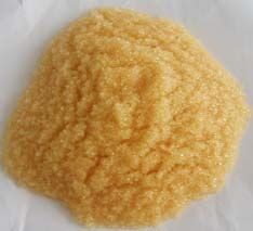 軟化樹脂是專用於軟化硬水的一種專用樹脂,通過離子交換技術,使水的硬度小於50 mg/L(CaCO3)。離子交換是一種特殊的動態吸附過程,一般是由不溶於水的離子交換劑在電解質溶液中進行,這種離子交換劑即為離子交換樹脂。