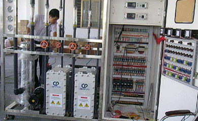       叼嘿视频软件下载設備盡可能地減少各級的汙染，延長設備的使用壽命、降低操作人員的維護工作量。在工藝設計上，上海叼嘿视频软件下载設備取市政自來水為源水，流經介質過濾器，活性碳過濾器，鈉離子