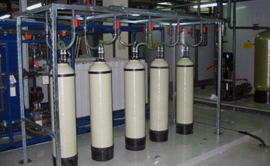 產水量：0.25噸/小時-0.5噸/小時-1噸/小時--到1000噸/小時不等<br />
水質標準：一級純水，二級純水，三級純水，超純水<br />
電導率：最小0.056μS/cm<br />
電阻：最大18.25MΩ.cm