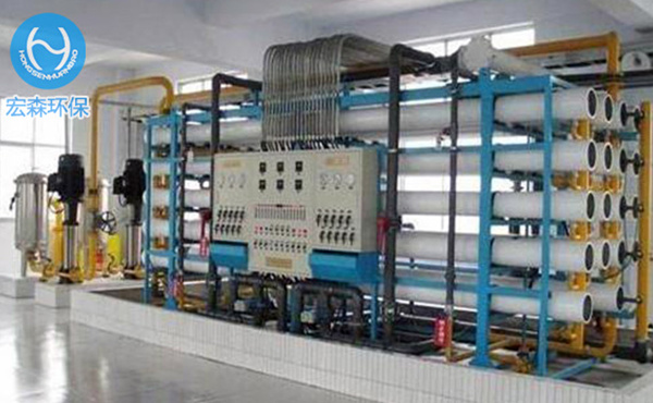 電去離子(Electrodeionization 簡稱EDI)是將電滲析膜分離技術與離子交換技術有機地結合起來的一種新的製備超純水(高純水)的技術，它利用電滲析過程中的極化現象對填充在淡水室中的離子交換樹脂進行電化學再生。