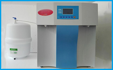 叼嘿视频下载環保實驗室叼嘿视频软件下载機設備采用先進的反滲透技術，通過反滲透膜的優化可以去除98%左右的離子，然後再由樹脂進行脫鹽，以保證出水的穩定，滿足客戶需求。